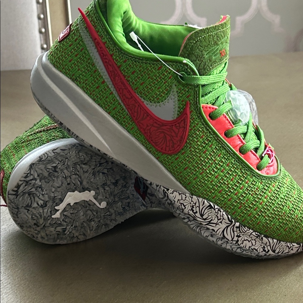 Nike LeBron XX grinch
